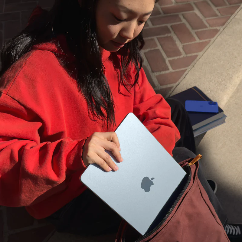 Apple MacBook Air 13, 13.6-inch display, M4, 16GB RAM, 512GB Storage, English-Arabic Keyboard, Midnight (2025) - Image 8