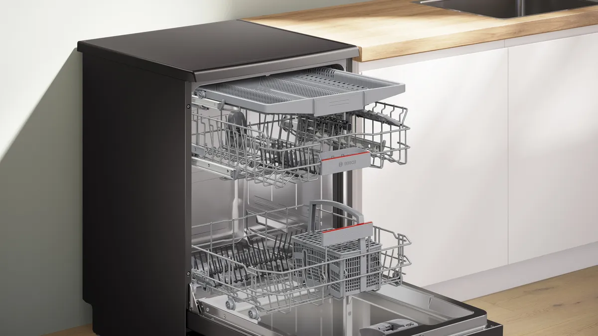 BOSCH Series 4 free-standing dishwasher, 14 Place Setting, Brushed black steel anti-fingerprint, SMS4HMC25M - Image 7